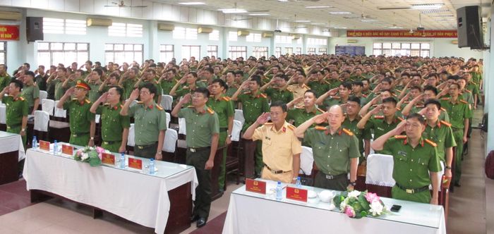 Toàn cảnh buổi khai giảng Lớp huấn luyện Trung đoàn CSCĐ dự bị chiến đấu thuộc CATP năm 2026.