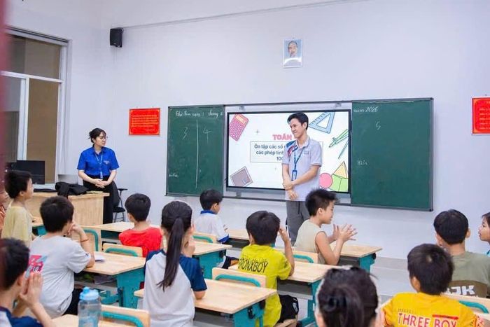Các em học sinh trong giờ lên lớp