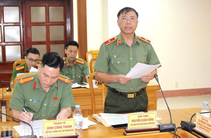 Thiếu tướng Nguyễn Xuân Hồng, Phó Chánh Thanh tra Bộ Công an công bố quyết định thanh tra. Ảnh: Trọng Tài.