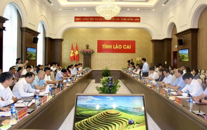 Toàn cảnh buổi làm việc.
