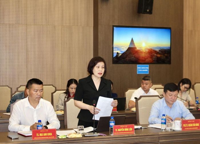 TS. Nguyễn Hồng Liên, Phó Giám đốc ĐHTN, Giám đốc Phân hiệu ĐHTN tại tỉnh Lào Cai phát biểu tại buổi làm việc.