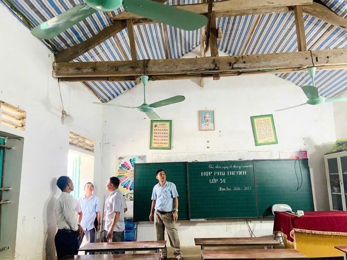 Cơ quan chức năng kiểm tra cơ sở vật chất tại điểm trường Tiên Sơn