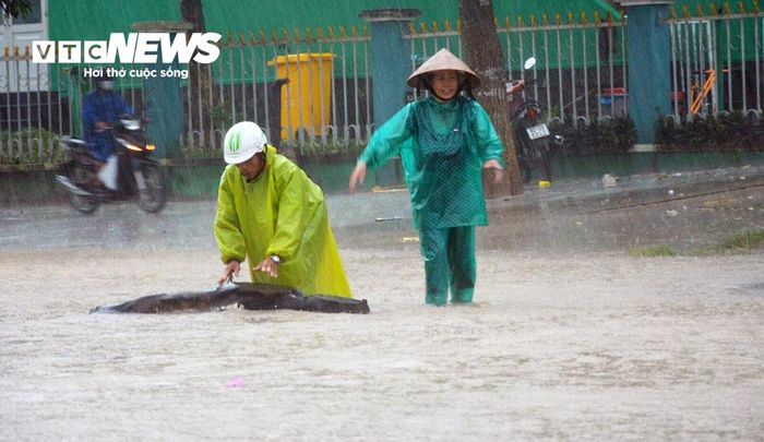 Miền Trung hứng đợt mưa lớn, có nơi trên 600mm. (Ảnh minh hoạ)