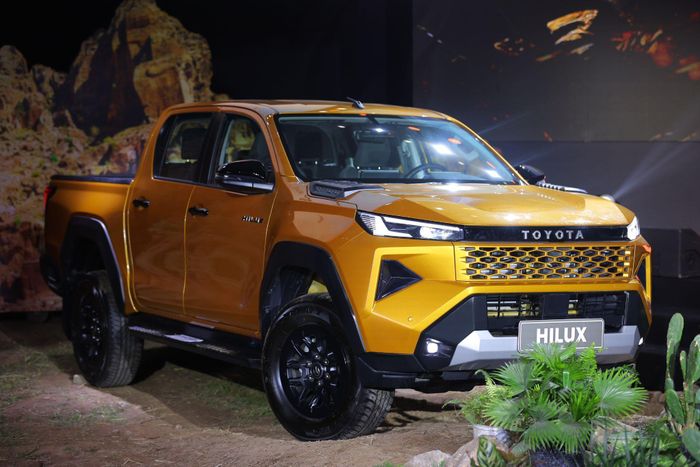 Hilux Pro với hộp số tự động 6 cấp, động cơ 2.8L tăng áp là lựa chọn cân bằng giữa công việc và cuộc sống.