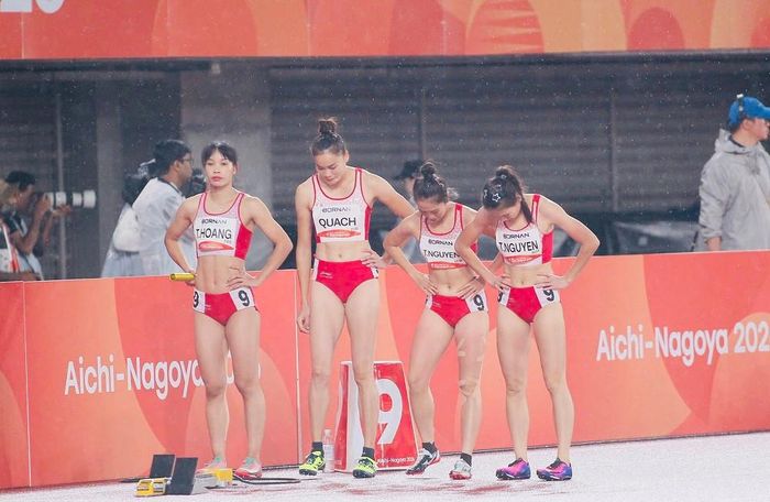Các VĐV nội dung 4x400m nữ của đội tuyển điền kinh Việt Nam dù thi đấu hết khả năng nhưng vẫn không thể giành huy chương ở ASIAD 20. Ảnh: Bùi Lượng.