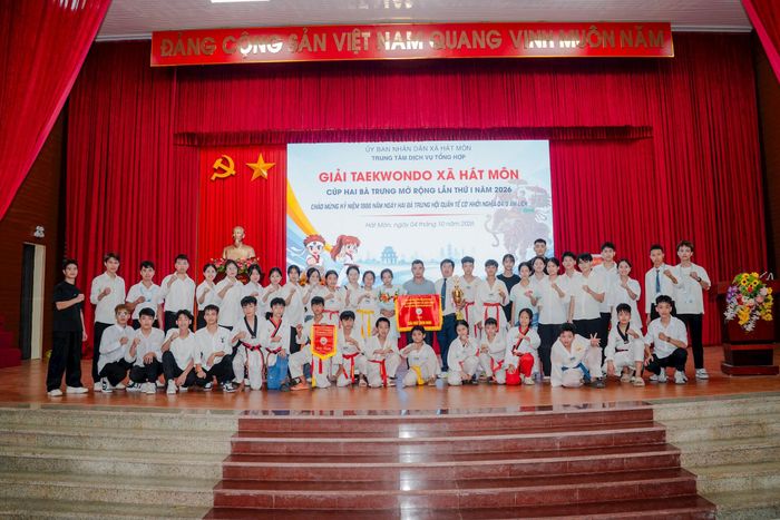 Câu lạc bộ Taekwondo xã Hát Môn giành vị trí Nhất toàn đoàn Giải Taekwondo xã Hát Môn mở rộng - Tranh Cúp Hai Bà Trưng lần thứ I năm 2026. Ảnh: KL
