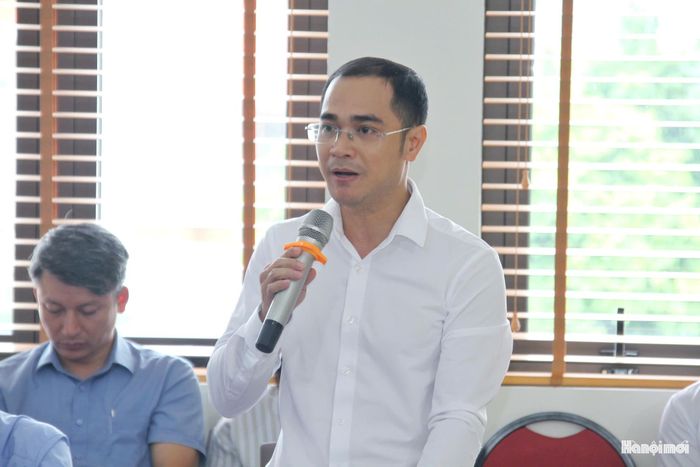 Các đại biểu tham luận, đóng góp ý kiến về những vấn đề liên quan đến đầu tư công, giải phóng mặt bằng, quản lý đô thị và giải quyết kiến nghị của người dân. Ảnh: Cao Kỳ