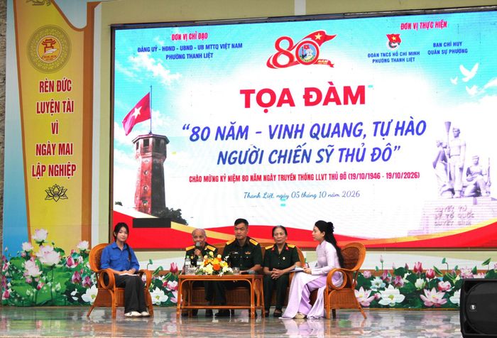 Em Chu Ái Linh, học sinh lớp 11A1 Trường THPT Trần Hưng Đạo Thanh Xuân, phường Thanh Liệt. Ảnh: PV