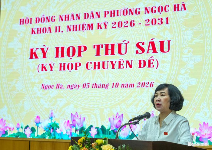 Phó Bí thư Thường trực Đảng ủy, Chủ tịch HĐND phường Ngọc Hà Đỗ Thị Duy Nhiên phát biểu tại hội nghị. Ảnh: Duy Khánh