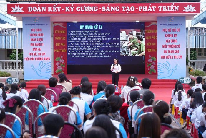 Quang cảnh chương trình truyền thông. Ảnh: Vân Nga