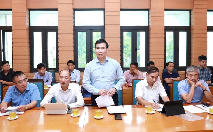 Phó Giám đốc Sở Xây dựng Hà Nội Trần Hữu Bảo phát biểu tại cuộc họp. Ảnh: PV