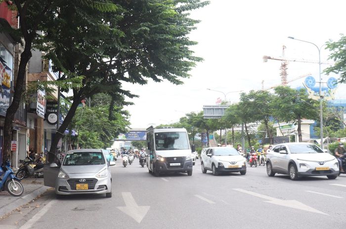 Đến chiều 5-10 có 2/230 hộ gia đình và 5/9 tổ chức thuộc diện GPMB tại phường Bạch Mai ký biên bản bàn giao mặt bằng phục vụ dự án mở rộng Trục Không gian Quốc lộ 1A. Ảnh: Linh Chi