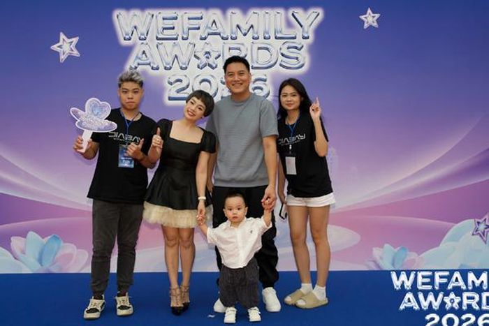 Chương trình có sự tham gia của các nghệ sĩ như: NSƯT Chiều Xuân, ca sĩ Ngọc Khuê, diễn viên Huyền Sâm, NTK Hà Duy.
