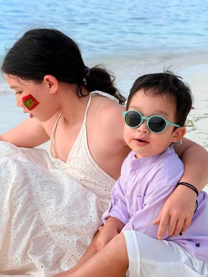Cô đã chuẩn bị tinh thần cho ngày Myla bước vào tuổi trưởng thành, có thể thấy mẹ không còn đủ trẻ trung, thú vị trong mắt mình. Thậm chí, nữ siêu mẫu còn hình dung đến lúc bản thân mong ngóng có cháu, để rồi nhận ra đó là vòng tuần hoàn tự nhiên của cuộc sống mà dường như chẳng ai có thể tránh khỏi.