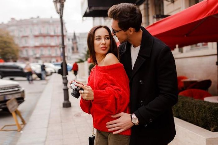 Cự Giải thường thể hiện tình yêu bằng hành động thay vì những lời nói hoa mỹ. Ảnh minh họa