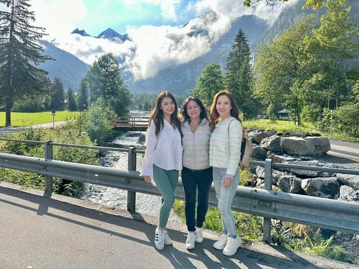 Một trong những nơi Đan Lê mong muốn ghé thăm nhất là hồ Oeschinensee ở Kandersteg. Cô cho biết mình đã bị thu hút bởi vẻ đẹp của hồ ngay từ khi nhìn thấy những bức ảnh trên mạng. 