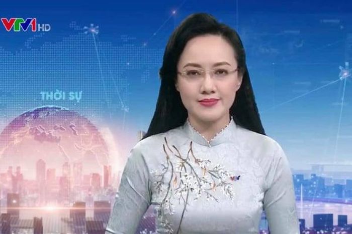 Gia đình Hoài Anh cũng có nền tảng học thuật đáng chú ý. Bố cô, ông Nguyễn Anh Kiệt, là một kỹ sư công nghệ thông tin. Theo Tiền Phong dẫn lại lời chia sẻ của cô thì ông thuộc thế hệ những kỹ sư đầu tiên của Việt Nam tham gia quá trình chuyển hệ thống truyền hình từ đen trắng sang màu. Không chỉ làm công việc kỹ thuật, ông còn dành nhiều năm nghiên cứu, sáng tạo. Hoài Anh từng chia sẻ rằng bố mình nhận giải thưởng APICTA khu vực châu Á - Thái Bình Dương và giải Nhân tài Đất Việt với công trình phần mềm hòa âm tự động sau nhiều năm nghiên cứu. Ở tuổi 65, ông tiếp tục nhận bằng sáng chế của Cục Sở hữu trí tuệ cho một phát minh liên quan đến động cơ đẩy nước cho tàu thủy bằng năng lượng điện.