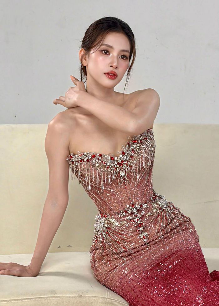 Hoa hậu Trần Tiểu Vy gây chú ý với nhan sắc quyến rũ và thần thái trong hình ảnh mới nhất.