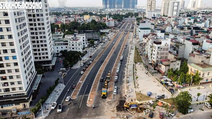 Dự án xây dựng tuyến đường số 5 vào trung tâm Khu đô thị mới Tây Hồ Tây, thuộc Vành đai 2,5 qua địa bàn phường Xuân Đỉnh (Hà Nội), được khởi công từ tháng 1/2021, dự kiến hoàn thành sau 320 ngày.