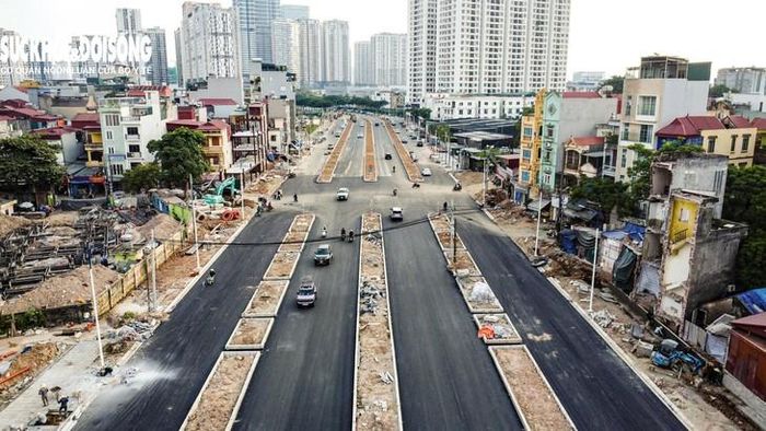 Đến nay, dự án xây dựng tuyến đường số 5 vào trung tâm Khu đô thị mới Tây Hồ Tây (đường Vành đai 2,5 qua địa bàn phường Xuân Đỉnh, Hà Nội) đã thông xe kỹ thuật. Người dân đã có thể lưu thông trên tuyến đường sau nhiều năm mong đợi.
