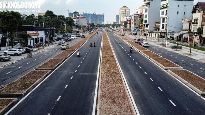 Tuy nhiên do vướng mắc trong công tác giải phóng mặt bằng khiến dự án bị đình trệ trong thời gian dài. Đến cuối tháng 6.2026, toàn bộ mặt bằng đã được bàn giao, dự án tái thi công trở lại.