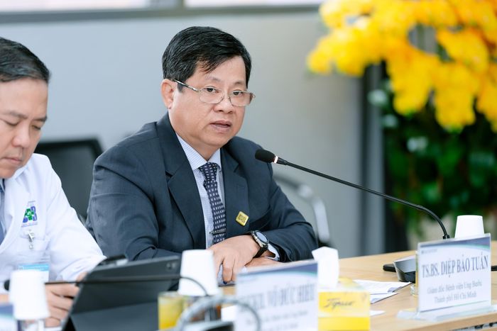 TS. BS Diệp Bảo Tuấn – Giám đốc Bệnh viện Ung bướu TP.HCM phát biểu.  Ảnh: Hà Giang