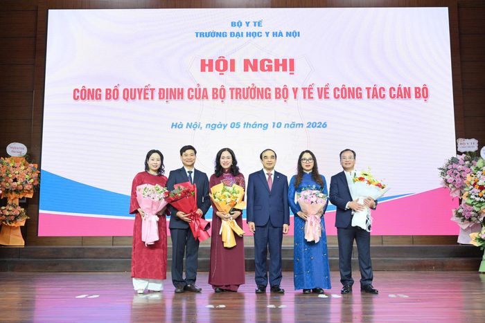 Hiện tại, Ban Giám hiệu Trường Đại học Y Hà Nội gồm Hiệu trưởng GS.TS.BS Nguyễn Hữu Tú và 5 Phó Hiệu trưởng: PGS.TS.BS Phan Thị Thu Hương, PGS.TS.BS Kim Bảo Giang, PGS.TS.BS Lê Đình Tùng, PGS.TS.BS Hồ Thị Kim Thanh và TS. Phạm Xuân Thắng.