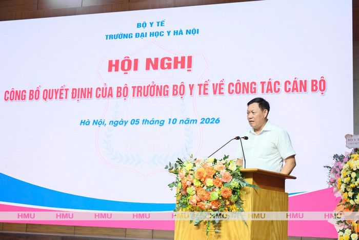 Thứ trưởng Bộ Y tế Đỗ Xuân Tuyên phát biểu chỉ đạo tại hội nghị. Ảnh: HL