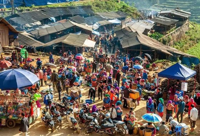 Phát triển du lịch mạo hiểm gắn với du lịch cộng đồng, trải nghiệm văn hóa và đời sống của đồng bào các dân tộc là hướng đi được Lai Châu chú trọng nhằm nâng cao giá trị sản phẩm du lịch. Ảnh: Trần Hữu Cường