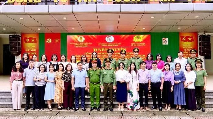 Các đại biểu tham dự chương trình