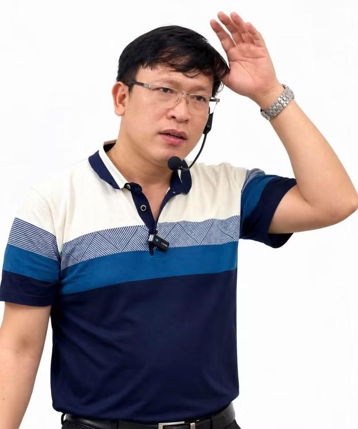 Theo thầy Nguyễn Văn Qúy, tự nguyện không thể biến thành bắt buộc.