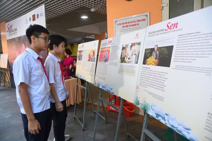 Triển lãm “Sen trong đá” tại Trường THCS Ngô Sỹ Liên