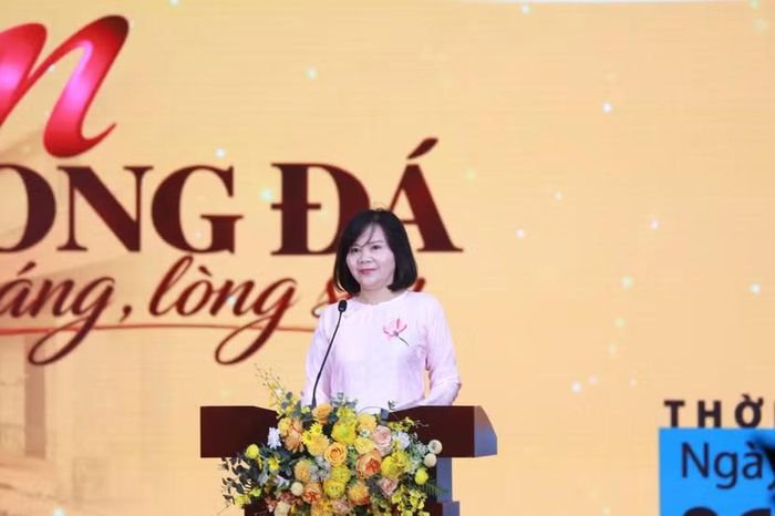 Bà Nguyễn Thị Tuyết, Giám đốc Bảo tàng Mặt trận Tổ quốc Việt Nam, kiêm Giám đốc Bảo tàng Phụ nữ Việt Nam phát biểu tại chương trình