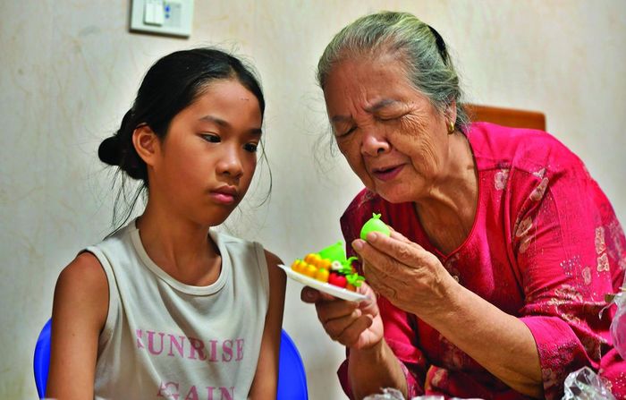 Truyền dạy nghề nặn tò he truyền thống ở Xuân La.