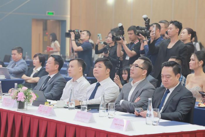 Các đại biểu tham dự họp báo Chung khảo Hoa hậu Việt Nam 2026. Ảnh: BTC.