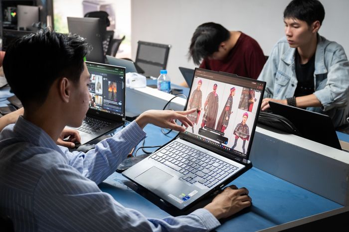  Các nhân vật, bối cảnh được chuẩn bị thống nhất trước khi đưa vào dựng phim. Ảnh: Đinh Hà. 