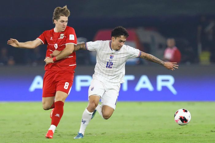  Chung kết Indonesia - Thái Lan bán hết 67.000 vé tại Gelora Bung Karno, cho thấy FIFA ASEAN Cup có sức hút lớn về thị trường nhưng bài toán nâng trình độ khu vực cần nhiều hơn một giải đấu mới. 