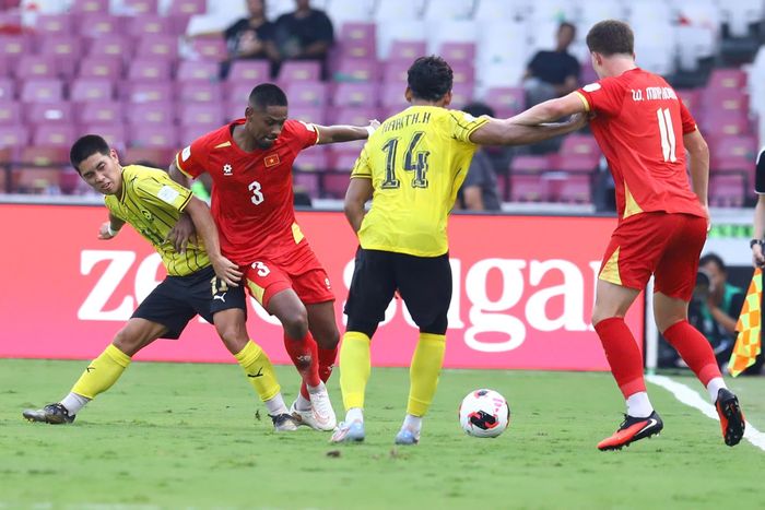  Malaysia thua Việt Nam 0-4 sau hai lượt bán kết ASEAN Cup nhưng sau đó thắng lại ở trận tranh hạng ba FIFA ASEAN Cup. 