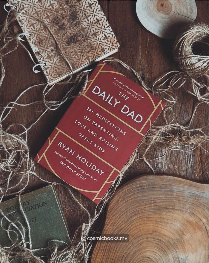 Cuốn sách The Daily Dad của tác giả Ryan Holiday. Ảnh: cosmicbooks.mv.