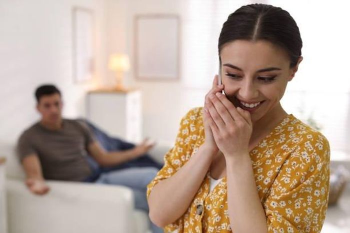  Giọng nói mang theo những cung bậc cảm xúc khác nhau. Ảnh: IStock. 