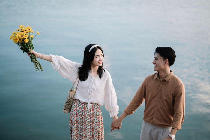 Đàn ông nên có hành động thể hiện sự quan tâm và đầu tư rõ ràng để thu hút phụ nữ khi hẹn hò. Ảnh: Nguyễn Quang Bảo/Pexels.