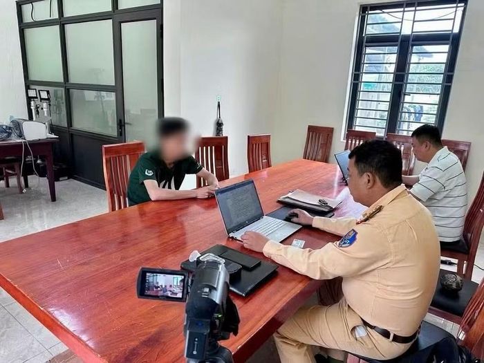 Lê Quang Kh làm việc với cơ quan công an. 