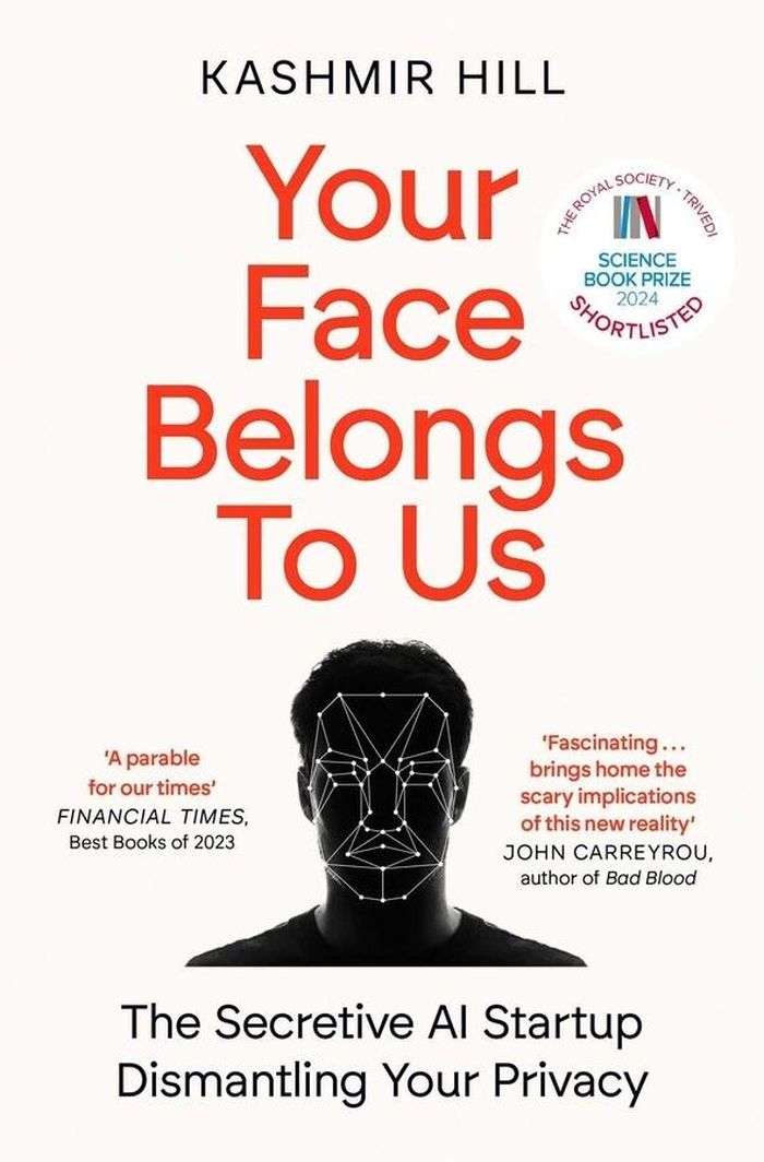 6. Your Face Belongs to Us (Khuôn mặt bị đánh cắp) - Kashmir Hill: Khi hình ảnh cá nhân trên Internet có thể bị khai thác để nhận diện khuôn mặt, quyền riêng tư đứng trước nhiều thách thức. Nhà báo Kashmir Hill điều tra Clearview AI, công ty xây dựng cơ sở dữ liệu hình ảnh trực tuyến khổng lồ và cung cấp công nghệ nhận diện khuôn mặt cho cơ quan thực thi pháp luật, doanh nghiệp và khách hàng giàu có. Cuốn sách cho thấy công nghệ này có thể mở rộng giám sát trên quy mô lớn, đặt ra câu hỏi về quyền kiểm soát dữ liệu cá nhân. Qua một trường hợp có thật, tác phẩm làm rõ những rủi ro AI đang hiện hữu trong đời sống. Ảnh: Simon & Schuster UK.