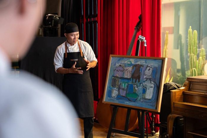 Chiến Thắng nhận được “Still Life” của họa sĩ Nguyễn Nghĩa Cương