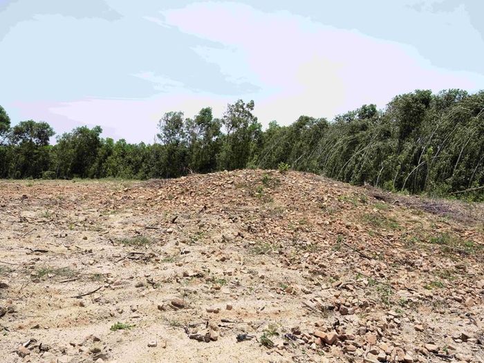 Vùng phế tích xung quanh Phật viện Đồng Dương rất rộng, như rừng Thành cách Phật viện 2km về phía Đông