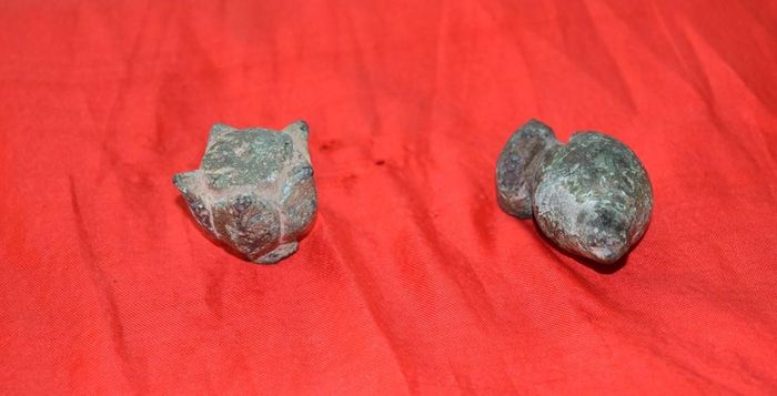 Hiện vật con ốc và lá sen của bảo vật quốc gia tượng Bồ tát Tara thời điểm được người dân bàn giao Bảo tàng Quảng Nam (trước đây)