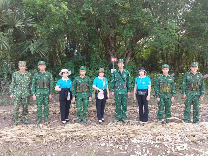 Phụ nữ xã Phú Hữu đã và đang tham gia xây dựng địa bàn biên giới an toàn, ổn định