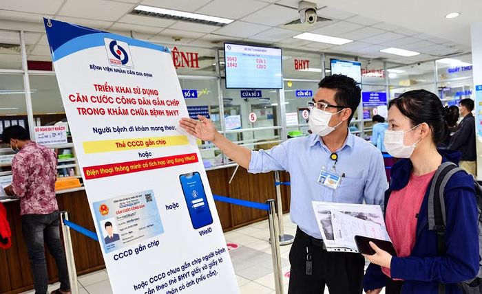Đẩy mạnh khai thác, sử dụng dữ liệu từ Cơ sở dữ liệu quốc gia về dân cư và các cơ sở dữ liệu chuyên ngành có liên quan.