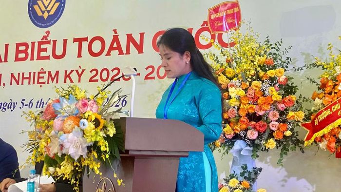 Đại biểu trình bày tham luận tại Đại hội.