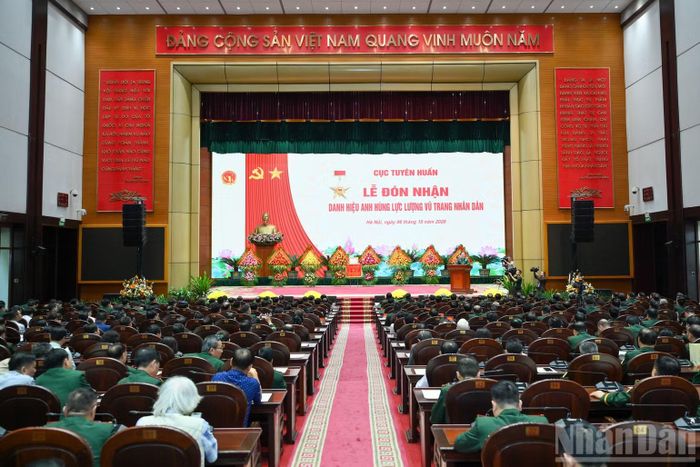 Quang cảnh Lễ đón nhận. (Ảnh THẾ ĐẠI)